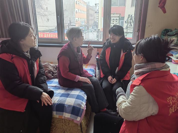 武定街道组织"青春兴晋"志愿者开展爱满敬老院志愿服务活动