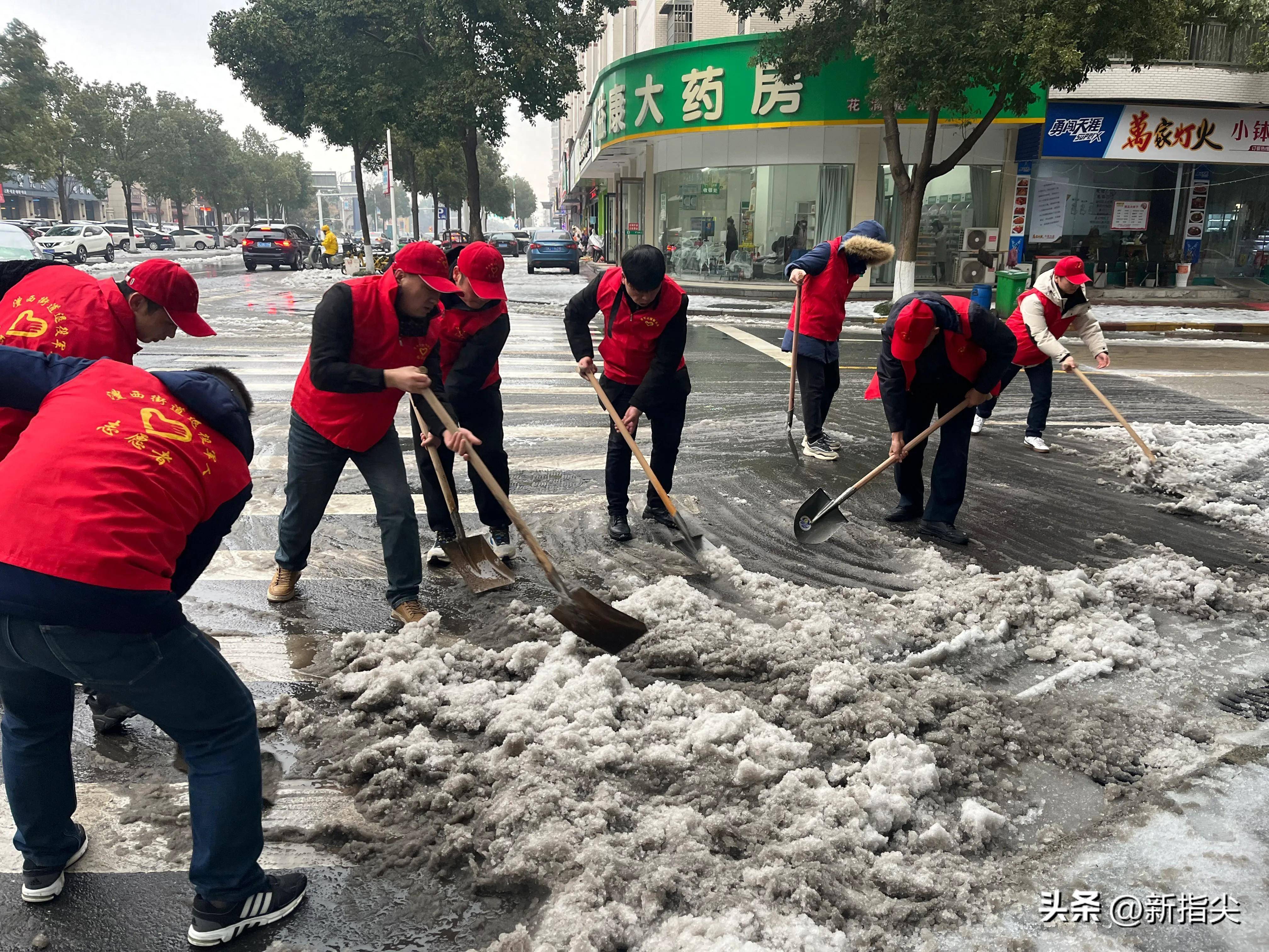 铲雪除冰大行动简报图片