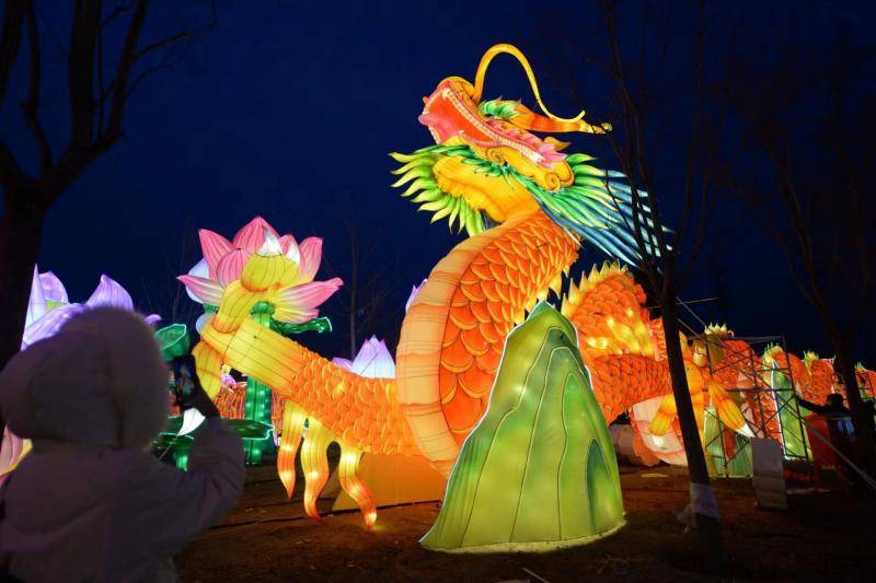 北京最大灯会亮相朝阳 千余组彩灯照亮温榆河_自贡_文化_公园