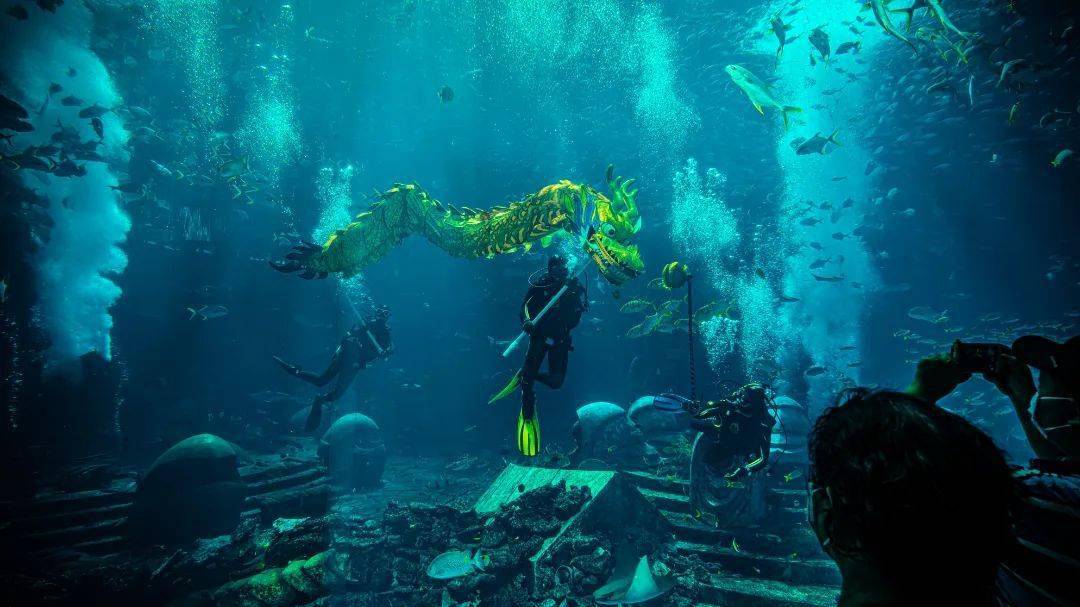 海棠区亚特兰蒂斯:"神龙"闹新春,水下舞龙你见过吗?