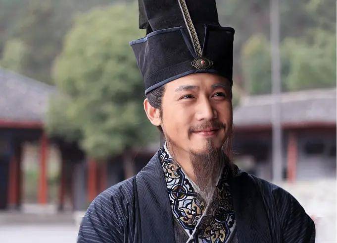 三山葱昽鲛鳄静,九关肃穆虎豹闲.几年金骨炼绿髓,此日始得穷跻攀.