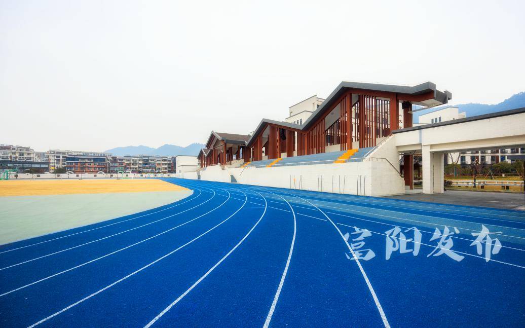 同时,置业公司与学校等相关单位密切协作,克服