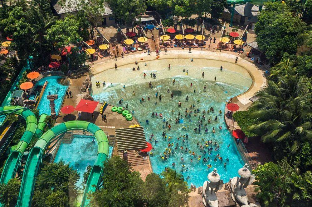 在圣淘沙岛尽情撒欢02到新加坡必定不能错过的就是大名鼎鼎的"鱼尾狮