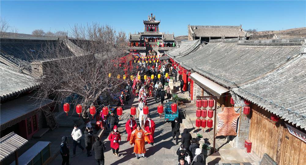 全民挑战赛,古镇开城迎宾,打铁花,敲钟祈福,npc互动.