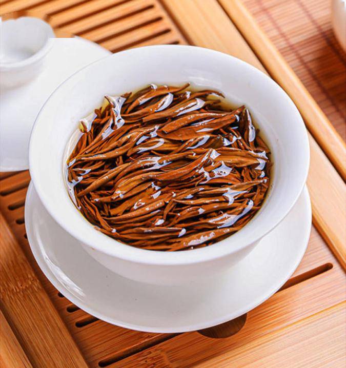 峨眉高山黄金白露红茶,细嫩芽头,茶香浓醇,岁末喝好茶!