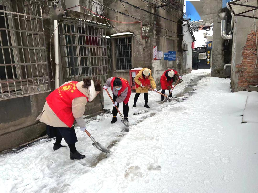 现场直击暴雪天的荆州!因为有你,所以温暖.