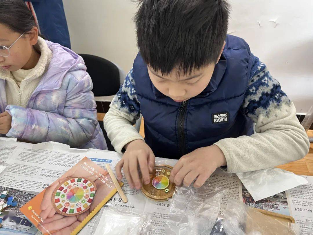 居委动态 | 五彩缤纷马克杯垫,老少同乐送"福"迎"新"_活动_马赛_孩子