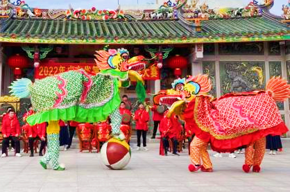 大吉龍年潮汕英歌舞·氣勢磅礴吉祥喜慶的雄獅在園區遊走穿梭,個個