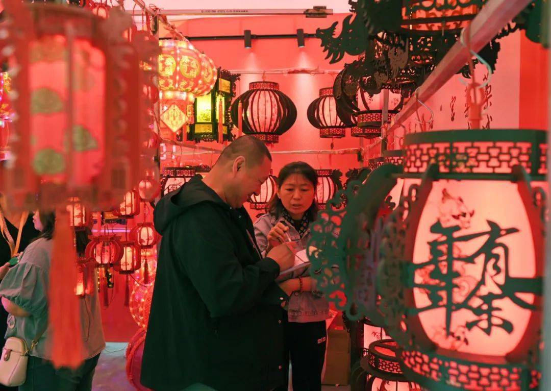 河北这个小村庄,承包了全国人民的春节"氛围担当"_藁城_宫灯_屯头村