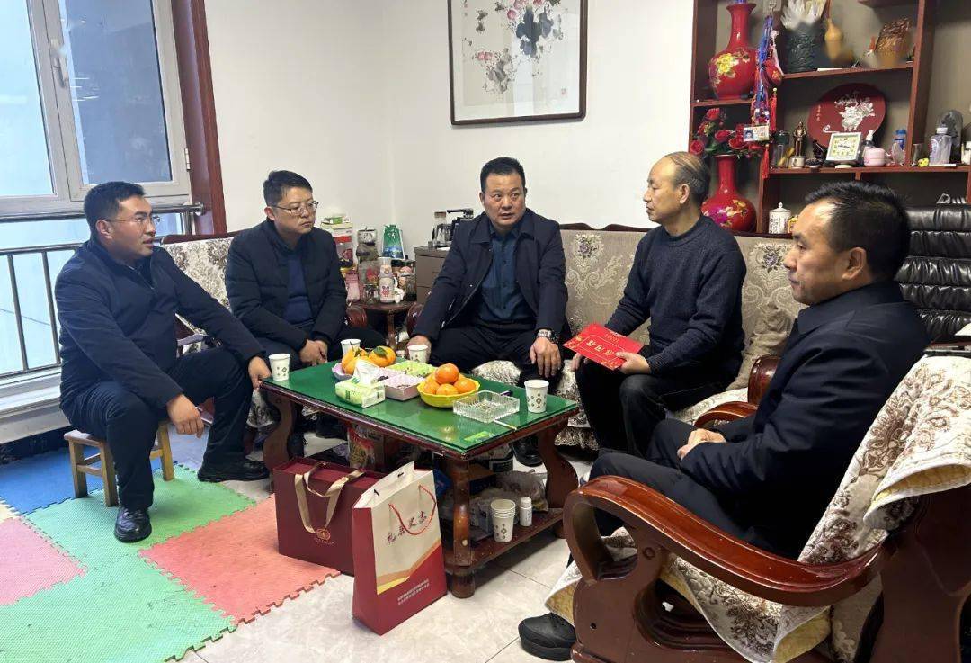 李元 任志远开展春节慰问活动_发展_礼县_老干部