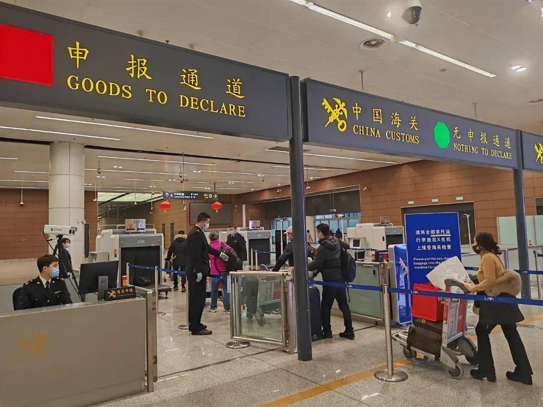 迎来出入境旅客通关高峰_海关_大兴机场_保障