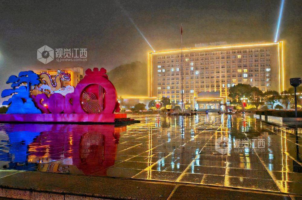 江西分宜:扮靓广场迎新春