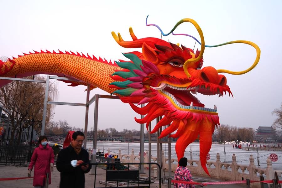 【看世界】列车上的"非遗"表演_新华社_市民_花灯