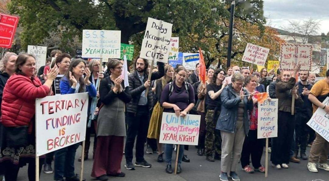 梅西大學學生和教職工反對削減開支和裁員儘管學生入學率有所回升