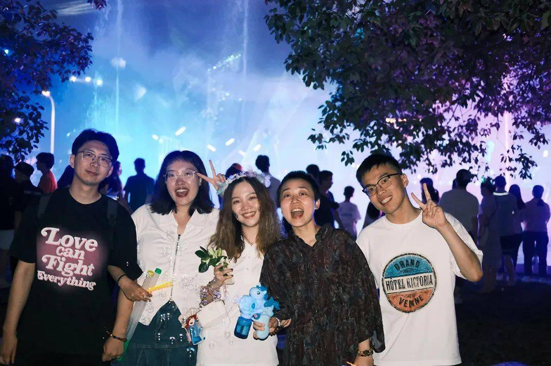 哪些笑脸感动了你?_王凤竹_学子_毕业