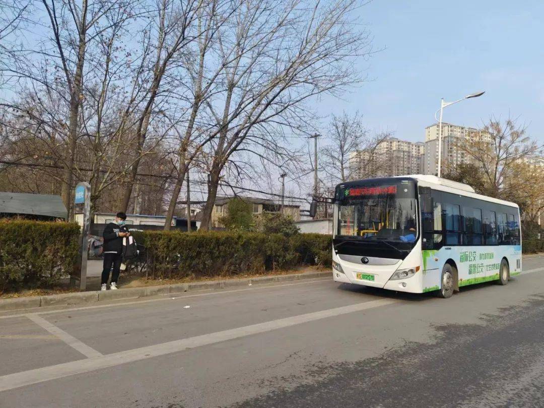 河南省鹿邑縣客運東站這輛公交車抵達了1個半小時後從亳州汽車南站駛 