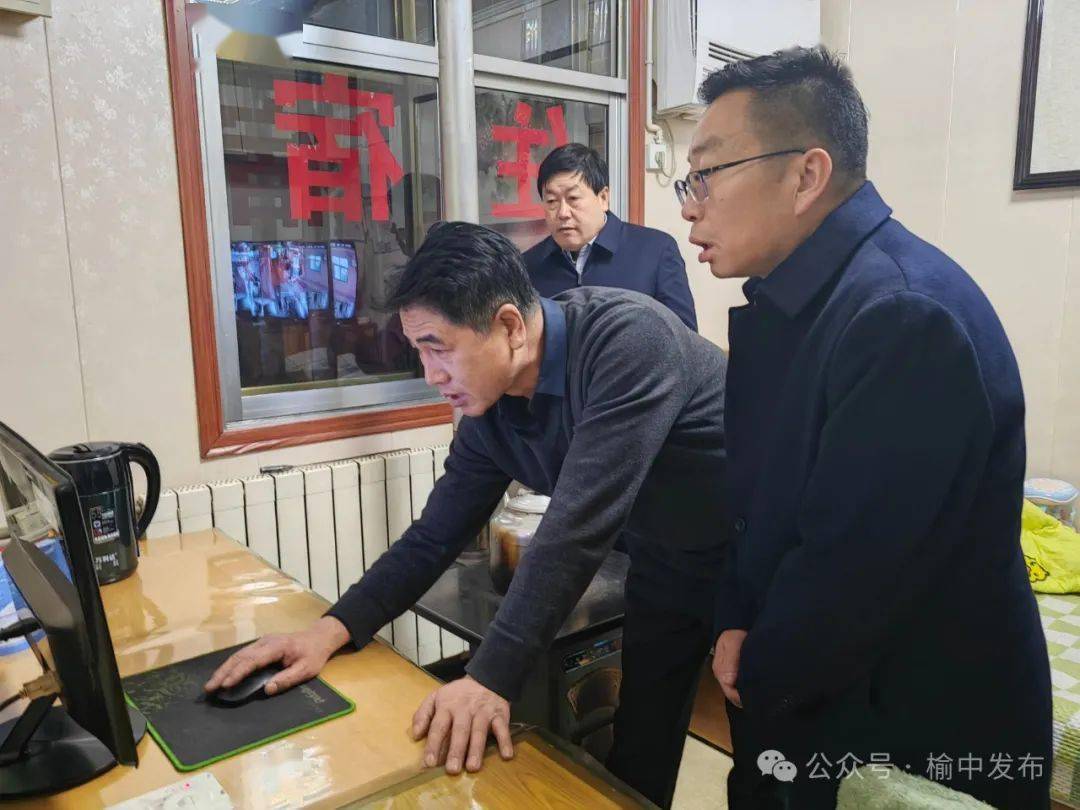 2月6日晚,榆中县委书记崔峰巍带领相关部门负责同志以"四不两直"方式