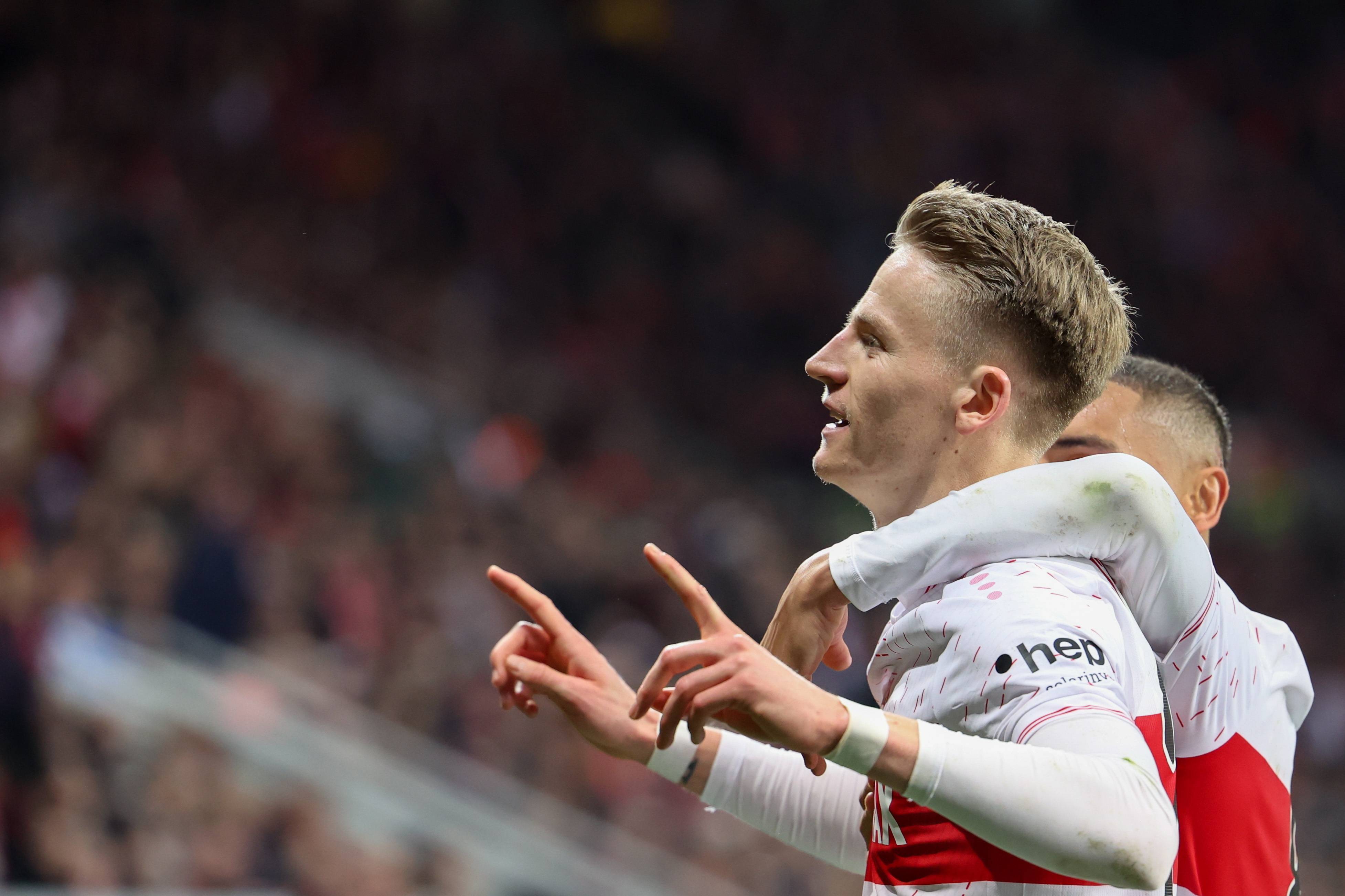 足球——德国杯:勒沃库森胜斯图加特_球员_弗林_新华社