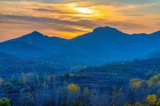 大別山山人癸卯絕句小輯_即景_花田_層巒