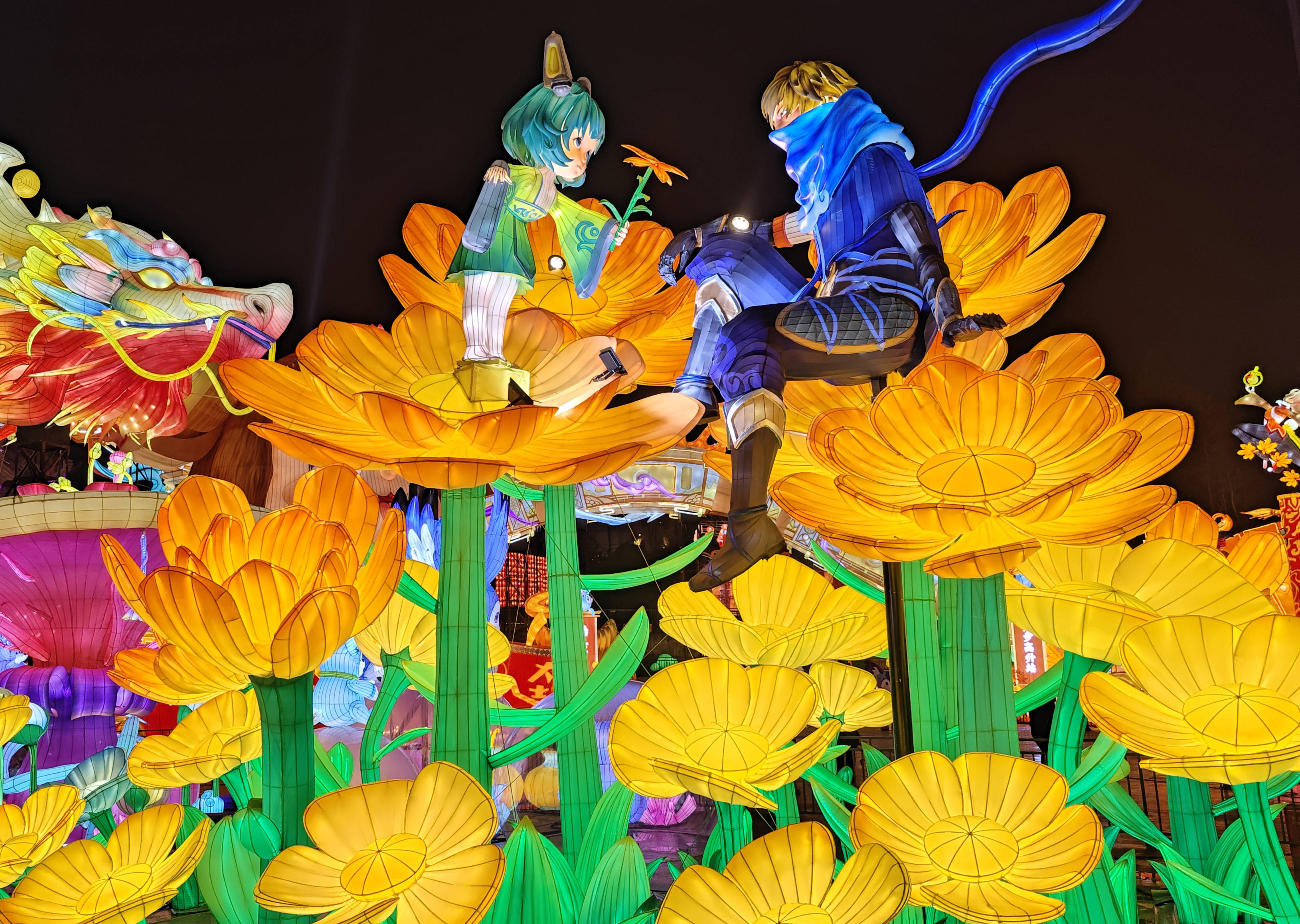 点亮中外节日的自贡彩灯和彩灯人_中国_灯会_灯组