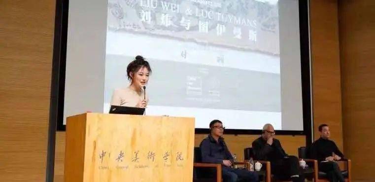 两人还一起创办了"木木美术馆",在艺术界声名大噪,当另外两个"豆瓣