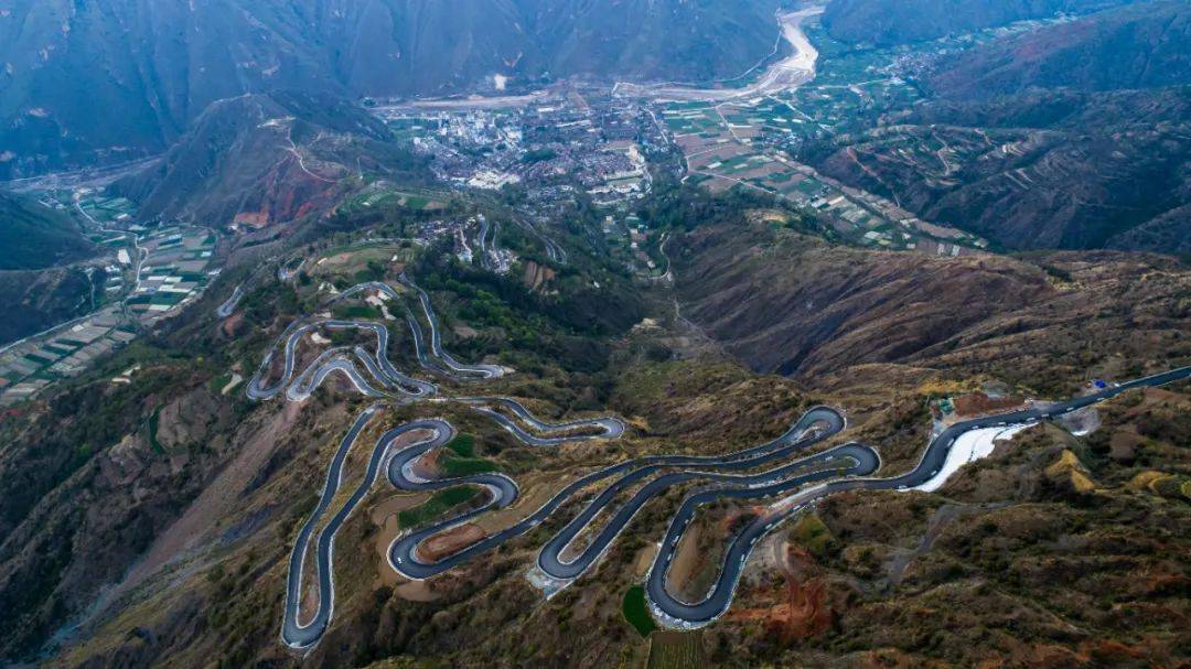 武易高速易门北出口→357国道→滇铜古镇景区推荐线路一:玉楚高速绿汁