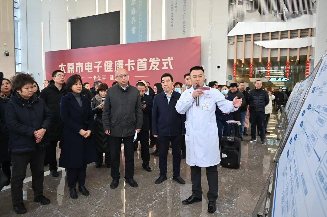 市政府副秘书长常跃平出席首发仪式,会议由市政府副市长陈博主持