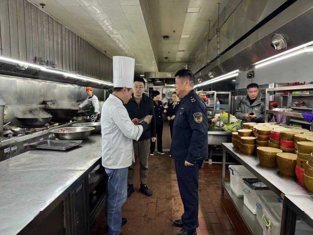 安全檢查,督促經營者主動落實食品安全主體責任,嚴格落實食品安全制度