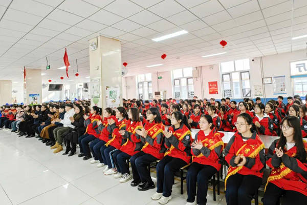 杨村三中紫云中学紫云中学党委书记赵勇,校长苏金龙,副校长王然;杨村