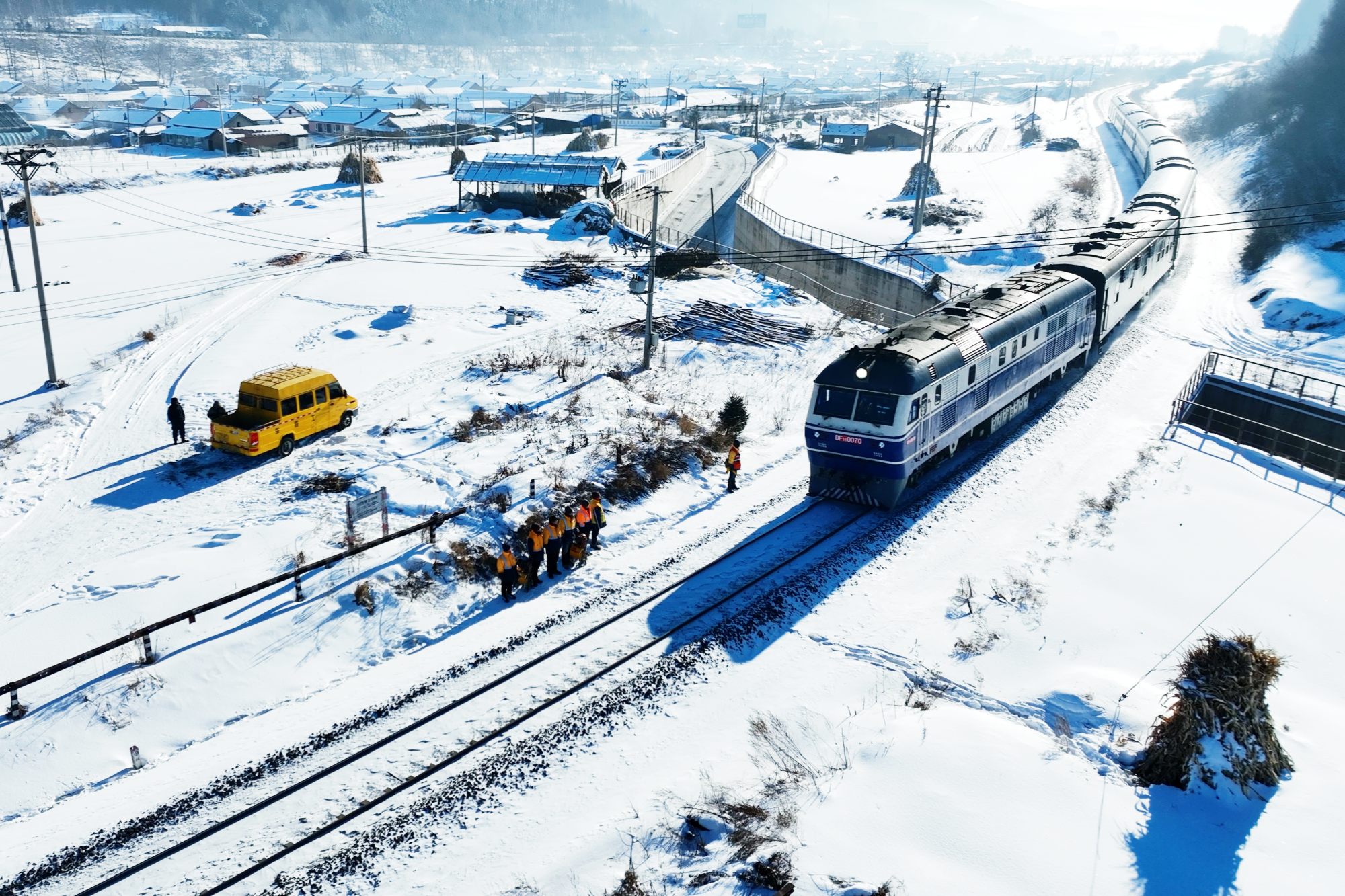 新春走基层|"钢轨医生"每天徒步八公里给铁轨做"b超"_探伤_检查_通化
