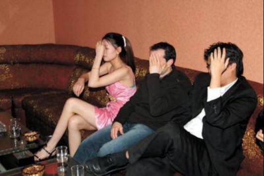 服务员:信的人太天真_空间_包间_男女