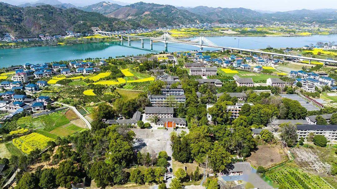 安江镇境内的全国重点文物保护单位高庙遗址,是2005年中国十大考古新