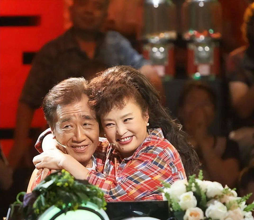 她是国家一级演员,会31种语言,晚年儿子成为她的骄傲_朱明瑛_王明琦