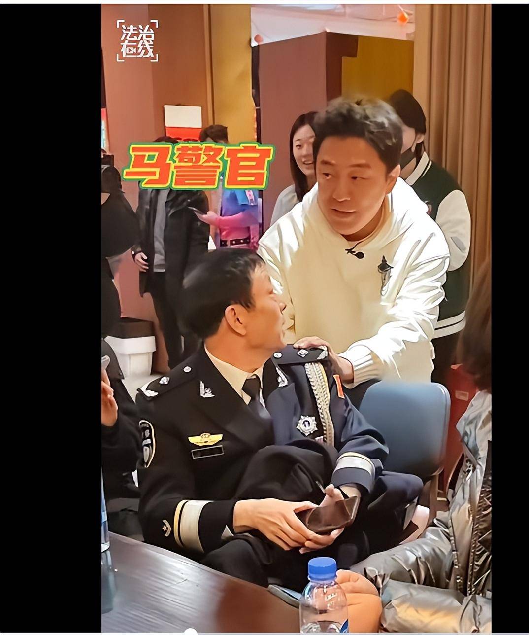 央视春晚后台,黄渤满场找他!_马怀龙_老马_祝福