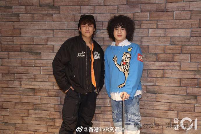 有腹肌!」mike则笑指