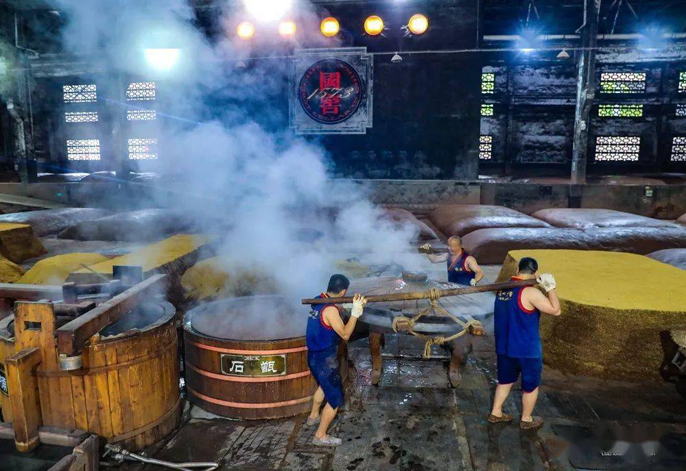 供图丨泸州老窖)"摸一摸,多二两"便由此流传开来既能带来好运,又可