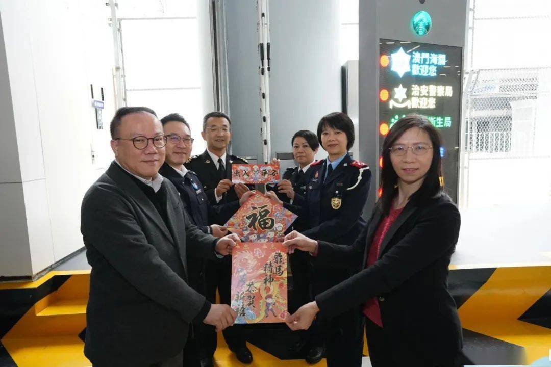 还有澳门治安警察局副局长伍素萍,海关口岸监察厅厅长吴嘉慧,卫生局疾