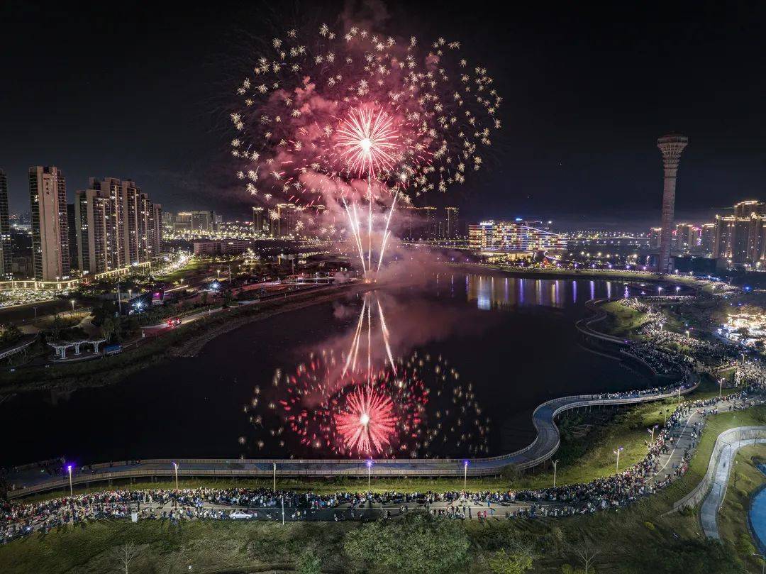 肇庆夜空,太浪漫了!_鼎湖区_烟花_焰火