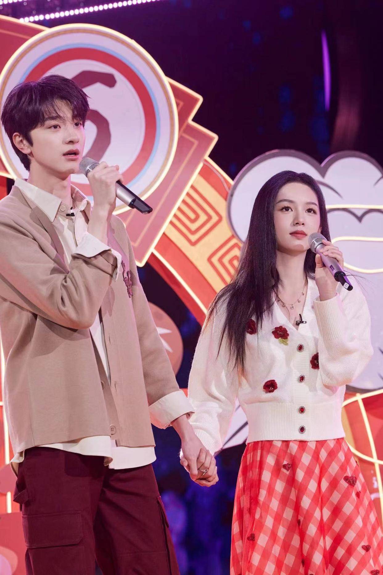 宋茜陈星旭周也林一齐聚好六街送新春祝福_表演_嘉宾_观众