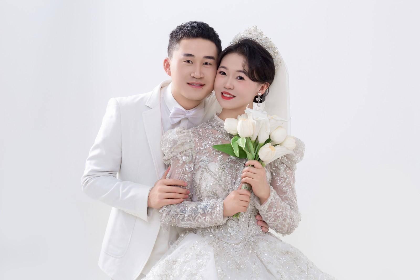 结婚时间:2023年12月12日陈鹏(男)78王修蓉(女)我清晰记得我们相遇