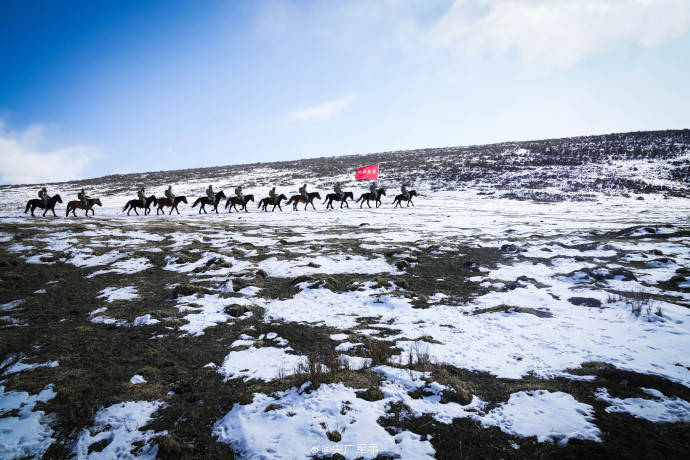 坚守!火箭军某部骑兵连官兵巡逻在雪域高原_王静_赵锋_青春
