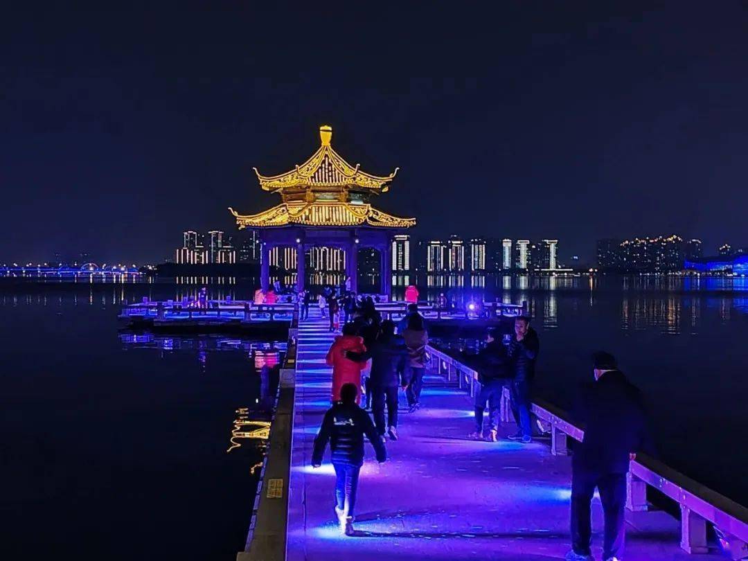 春节假期第二天,金鸡湖景区接待游客11.89万人次,同比2023年增长46.