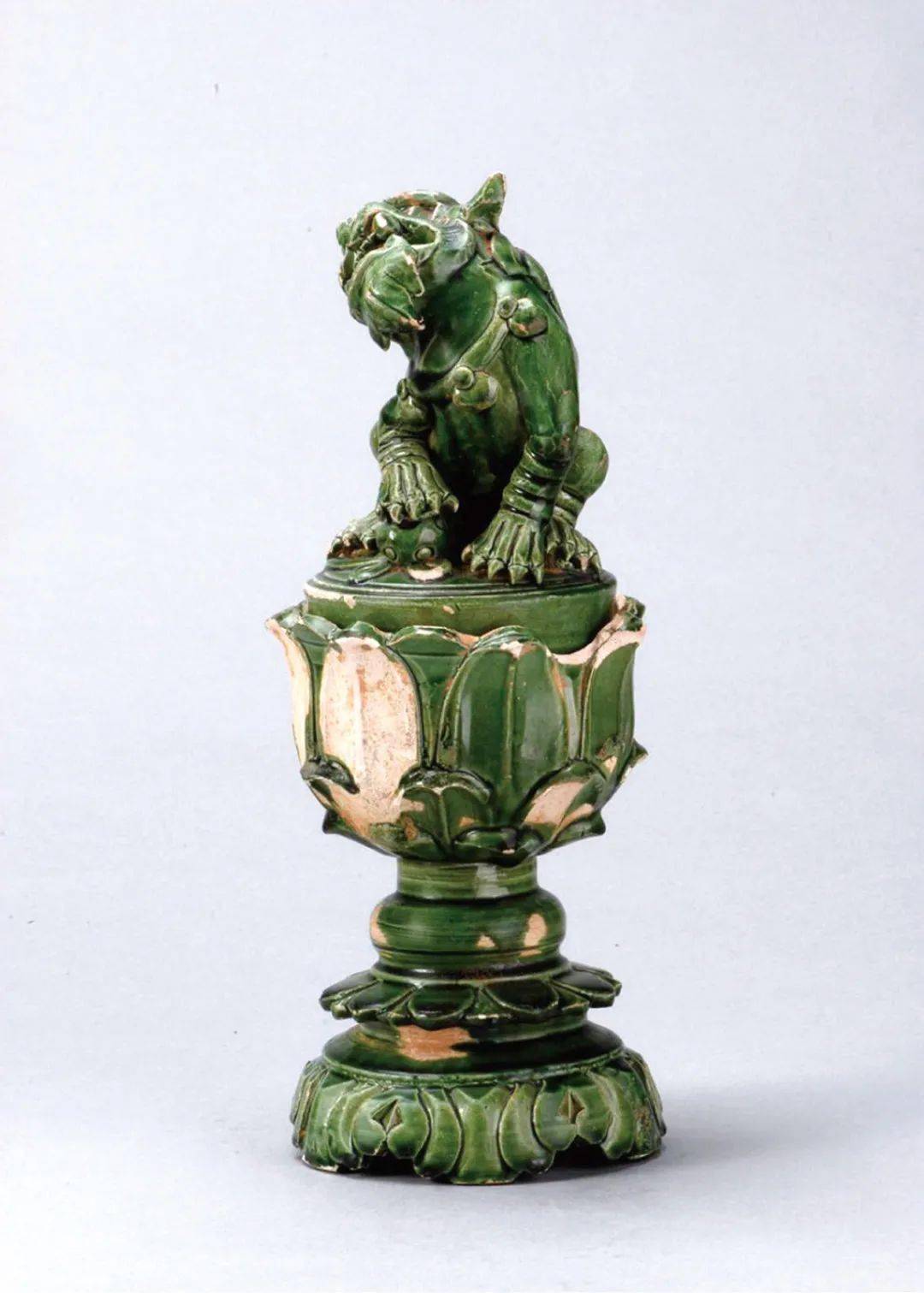 狻猊与狮子五子·狻猊龙之九子传说蒲牢形似小龙,喜欢吼叫,且声音宏亮