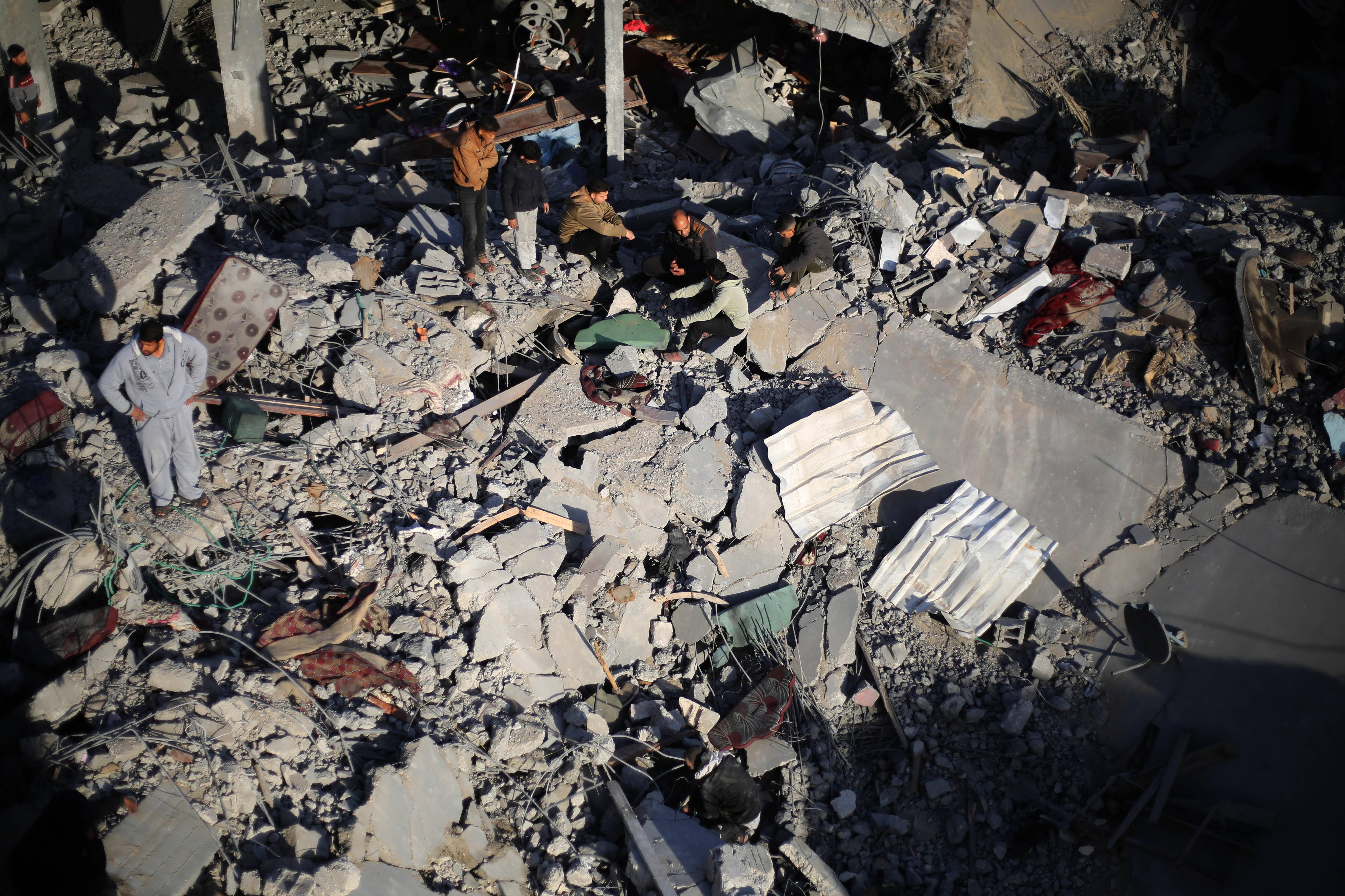 以军全方位打击加沙南部城市拉法 逾百人死亡_新华社_哈立德·奥马尔