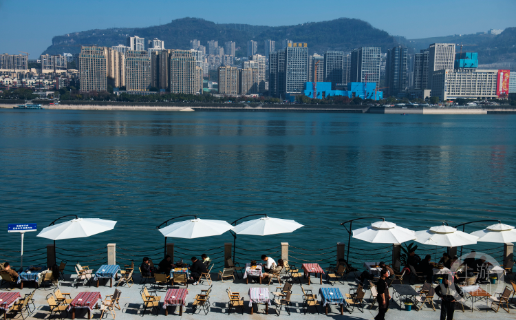 重庆万州:"滨水经济"持续升温