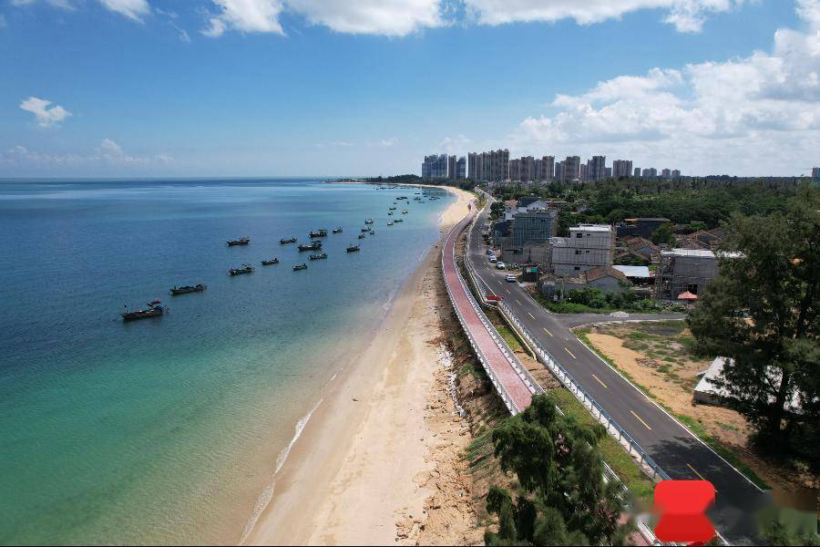 2月11日下午,在海南环岛旅游公路临高段,距离临高角风景区还有两公里