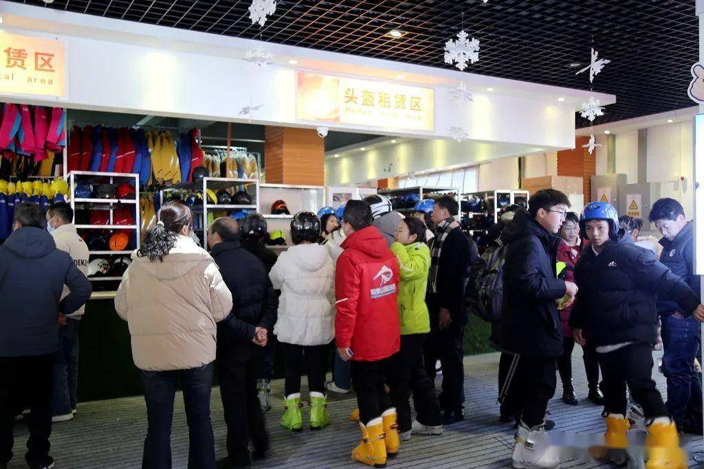 去汉中留坝紫柏山滑雪场,热"雪"沸腾过新春_游客_冰雪_雪板