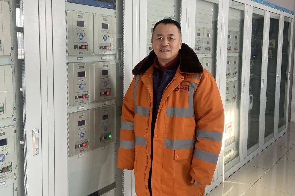 牡丹江供电段检修车间技术员  刘景辉听到职代会报告传来"投入5000