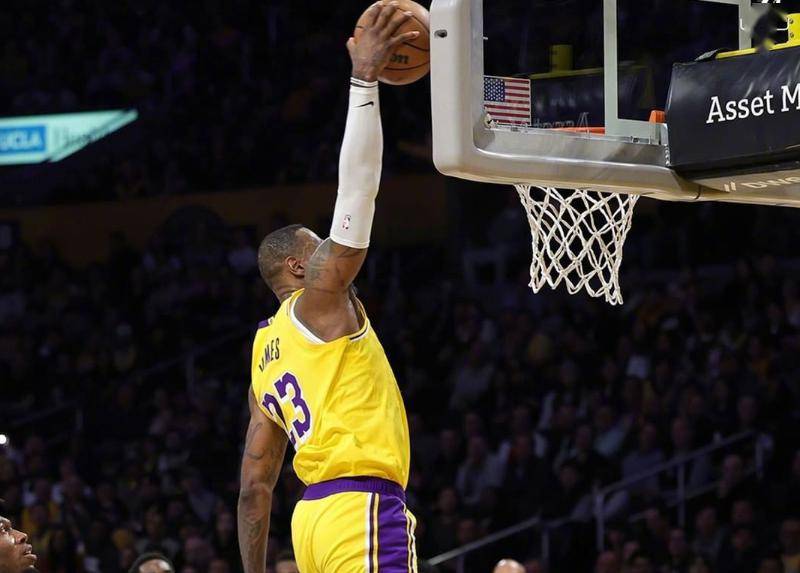 詹姆斯25分8助,湖人轻取鱼腩!丁威迪首秀6分7助,浓眉