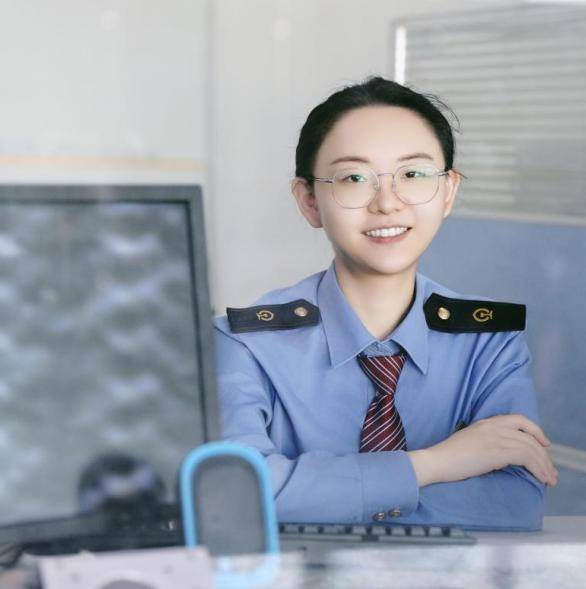 成都车务段大邑站客运员朱玥颖:日近月征,朝暮轮转.